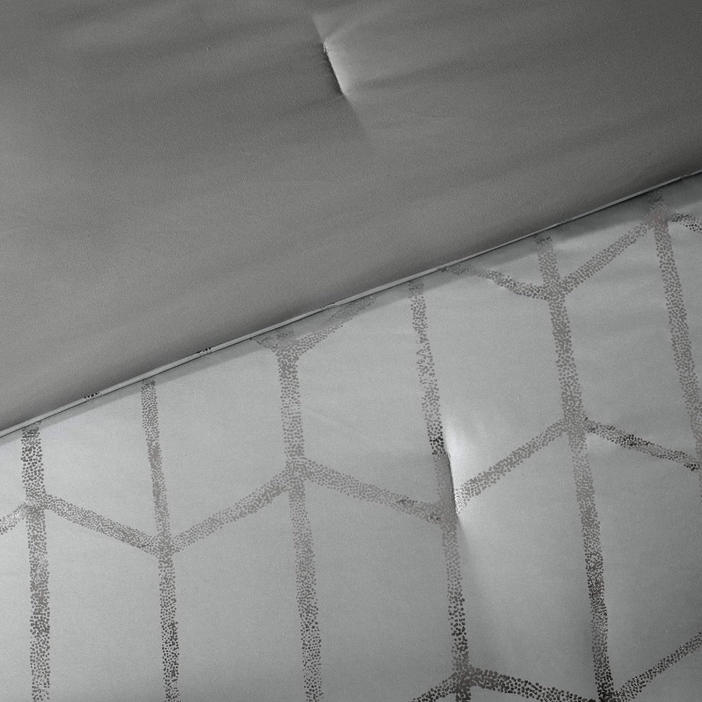 Intelligent Design Raina Full/Queen Comforter Set, Soft Microfiber, Modern Geometric Metallic Bed Set, 5 Pieces College Bedding with 2 Shams, 2 Toss Pillows Grey/Silver
